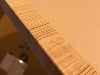 扉の木口部分(板の厚み)まで巻き込んで貼る