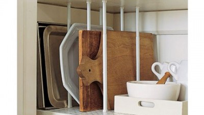 つっぱり棒をパントリーの仕切りに使う