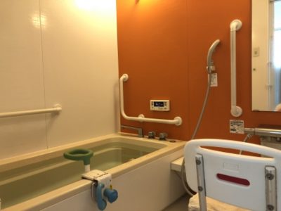 手すり付き浴室 手すり付き浴室