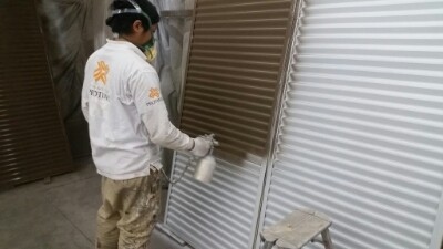 吹き付け塗装の様子1