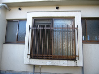 汚れが目立ちやすい色は【白・黒】