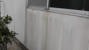 外壁の雨だれ