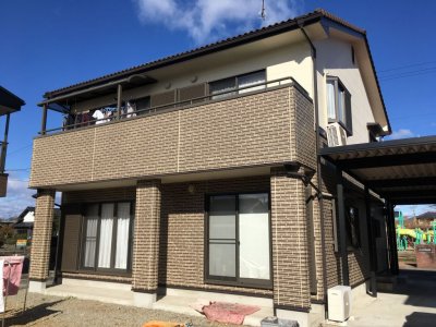 レンガ調の柄を活かしたデザイン塗装