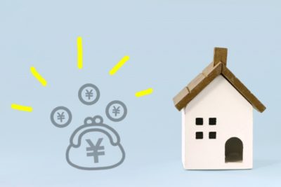 お金と家が並んだ画像