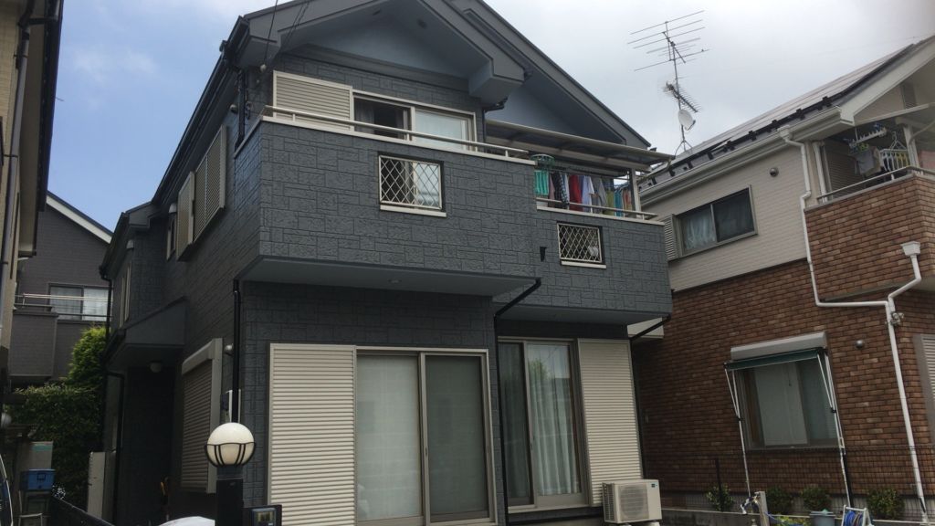 外壁塗装　紺色