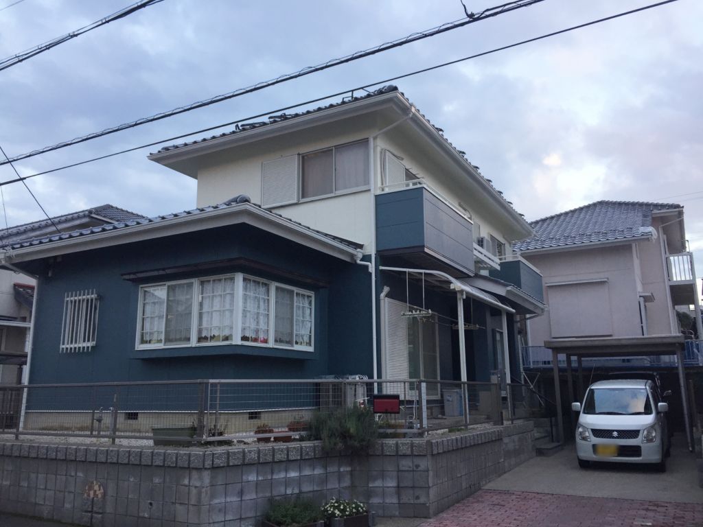 外壁塗装　紺色