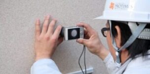 建物診断の一環で、外壁の様子をカメラで撮影