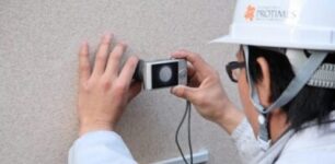 建物診断の一環で、外壁の様子をカメラで撮影