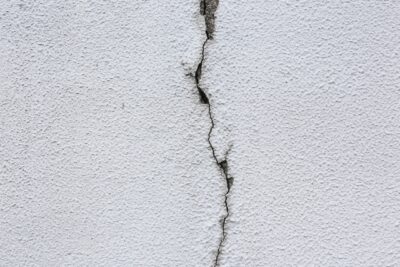 地震保険で外壁のひび割れを補償する条件