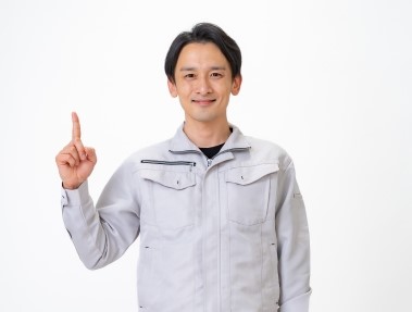 職人がポイントを示している