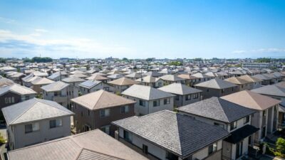 1. アスファルトシングルとは?注目の屋根材の基本を解説