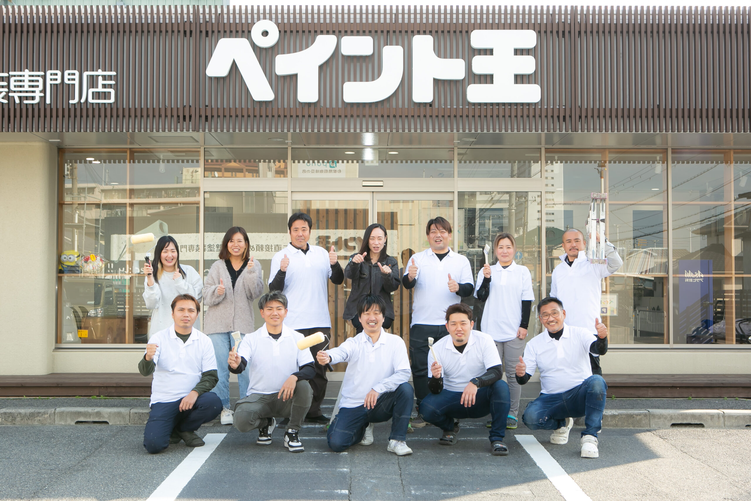 合同会社PARU(ペイント王 東大阪店)の店舗とスタッフ