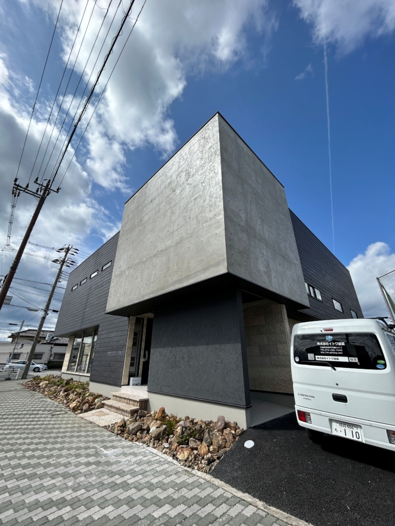 株式会社イトウ塗装の社屋外観
